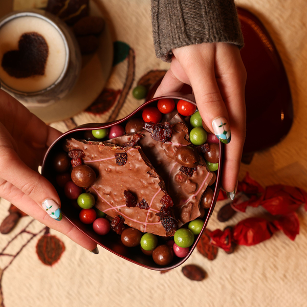 Coffret chocolat, Dengo, coeur, St valentin, Saint Valentin, macadamia, quinoa, chocolat au lait